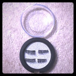 Magnetic eyelashes never used